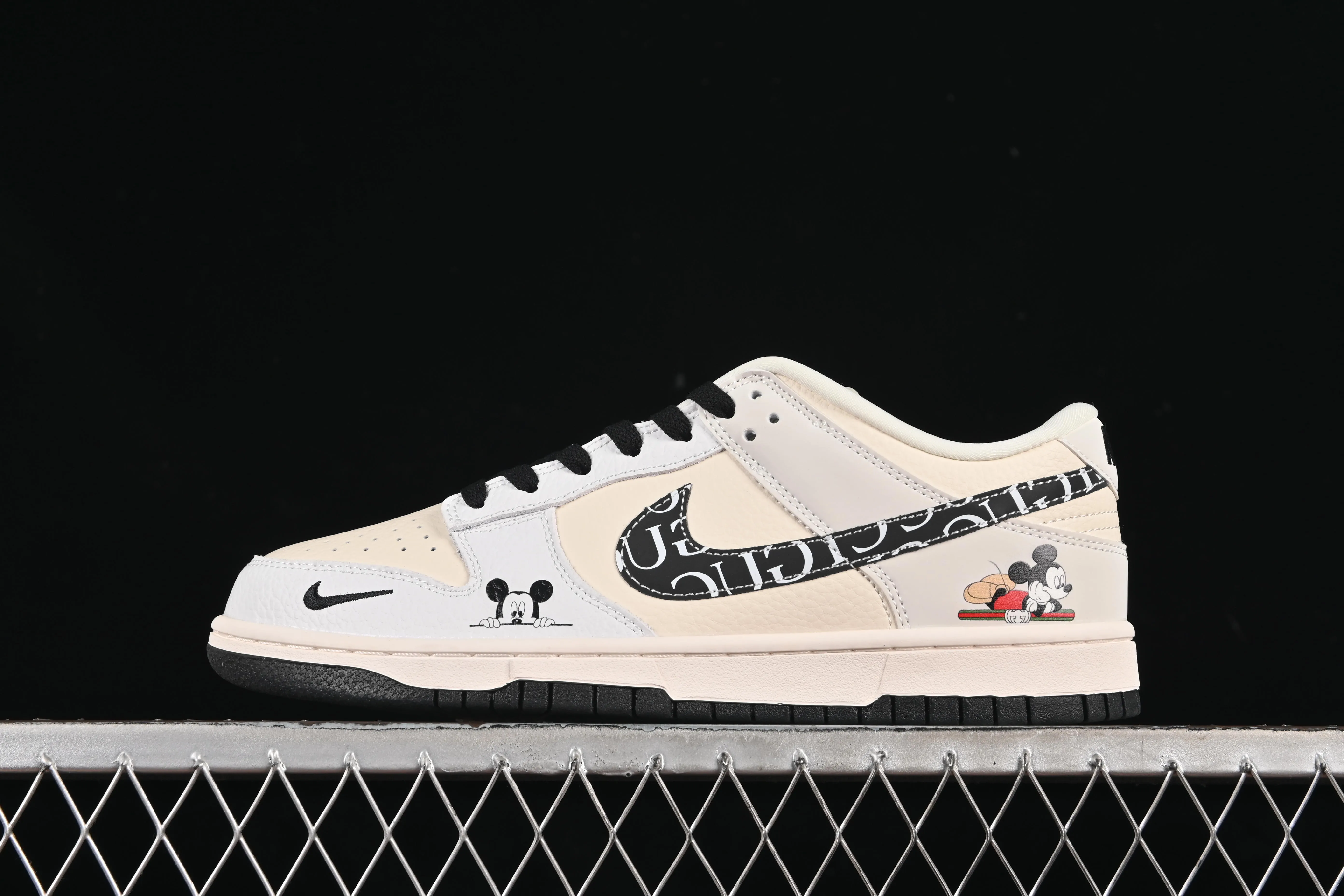 All categories Nk SB Dunk Series Nk SB Dunk Low High-end customized low-top sneakers Nike SB Dunk Low Mickey Mouse Anniversary high-end customized low-top casual sneakers KK1333-041